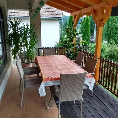 Gesztenyes Vendeghaz Guest house *